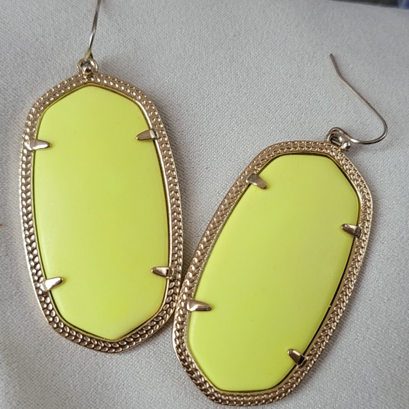 Kendra Scott Neon Yellow Danielle Earrings in Gold - Picture 2 of 13